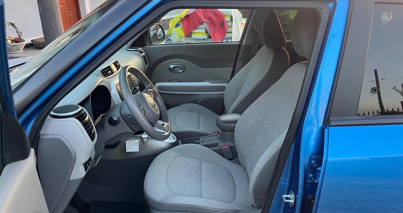 Kia Soul cena 31900 przebieg: 125000, rok produkcji 2015 z Prochowice małe 781